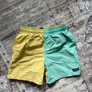 Patagonia boys shorts size M baggies